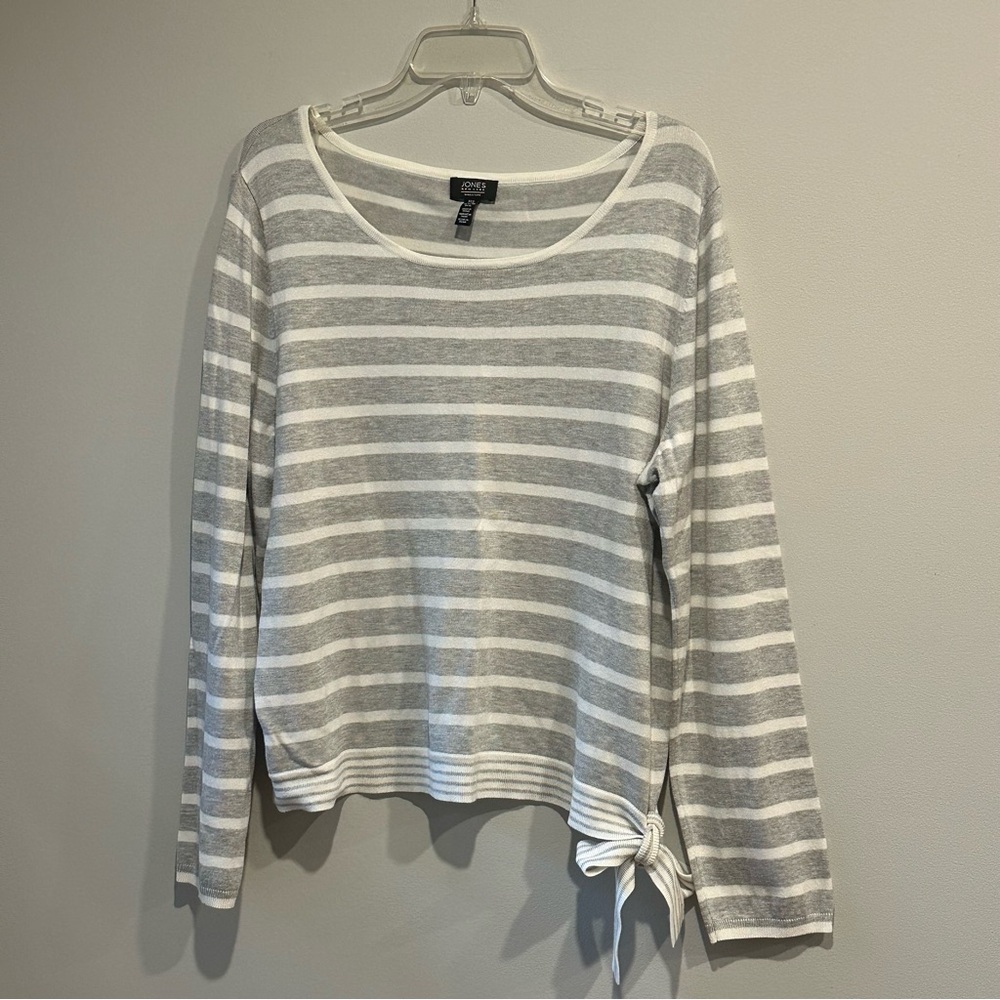 Jones New York white Waite, gray and white striped sweater with waist tie, XL